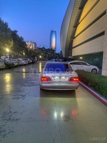 Mercedes E 270 2001, 298,000 km - 2.7 л - Bakı