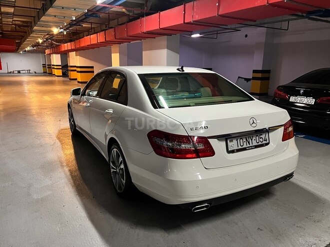 Mercedes E 250 2011, 239,000 km - 1.8 л - Bakı