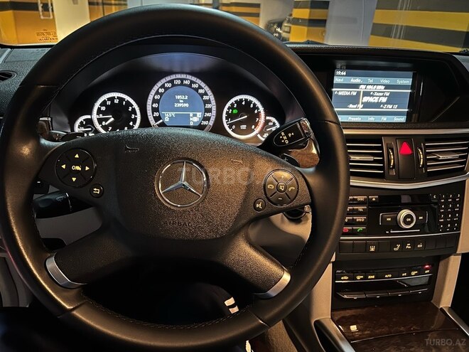 Mercedes E 250 2011, 239,000 km - 1.8 л - Bakı