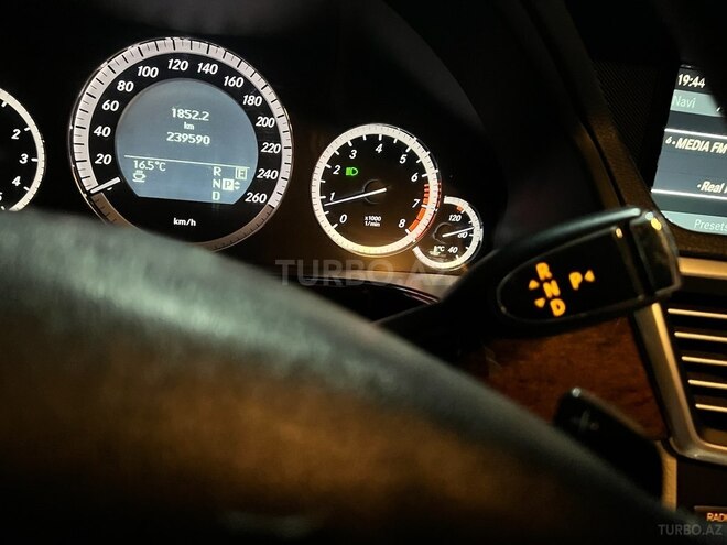 Mercedes E 250 2011, 239,000 km - 1.8 л - Bakı