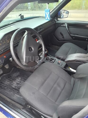 Mercedes E 250 1992, 250,642 km - 2.5 l - Mingəçevir