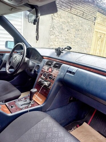 Mercedes E 200 1995, 610,000 km - 2.0 l - Göyçay