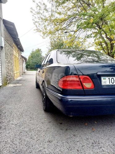 Mercedes E 200 1995, 610,000 km - 2.0 l - Göyçay