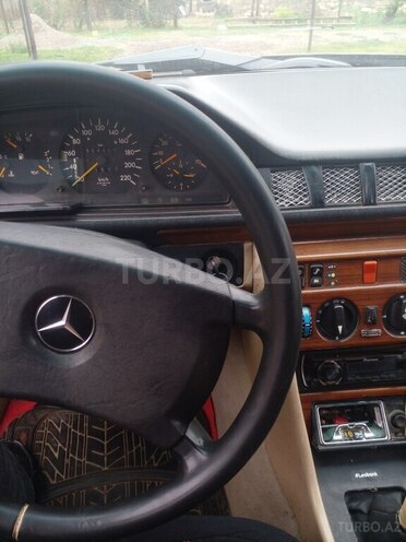 Mercedes E 200 1990, 480,000 km - 2.0 l - Beyləqan