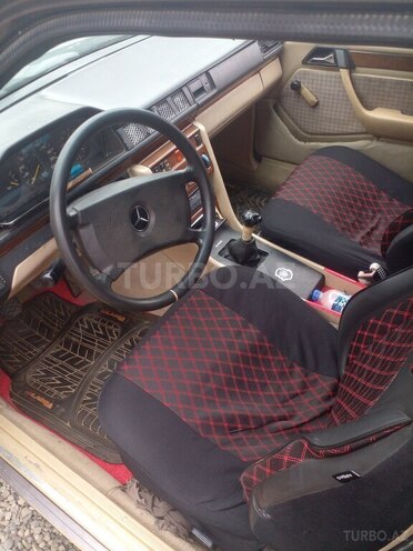 Mercedes E 200 1990, 480,000 km - 2.0 l - Beyləqan