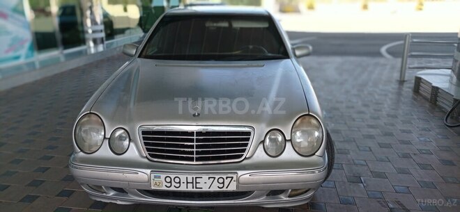 Mercedes E 220 2000, 288,000 km - 2.2 л - Beyləqan