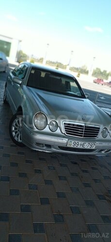 Mercedes E 220 2000, 288,000 km - 2.2 л - Beyləqan