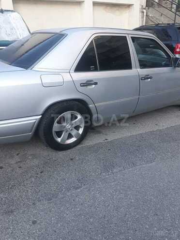 Mercedes E 220 1993, 363,000 km - 2.2 л - Bakı