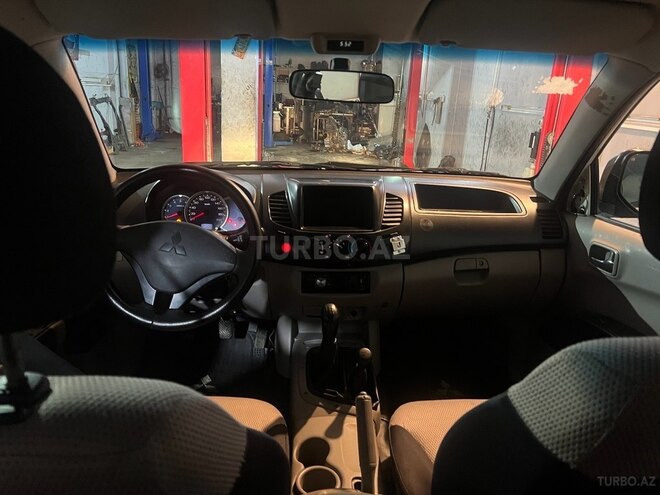 Mitsubishi L200 2009, 210,000 km - 2.5 l - Bakı
