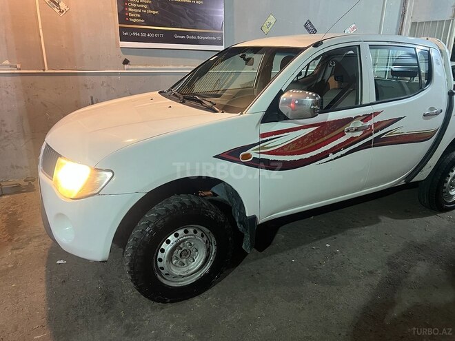 Mitsubishi L200 2009, 210,000 km - 2.5 l - Bakı