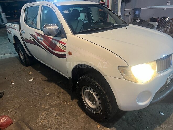 Mitsubishi L200 2009, 210,000 km - 2.5 l - Bakı
