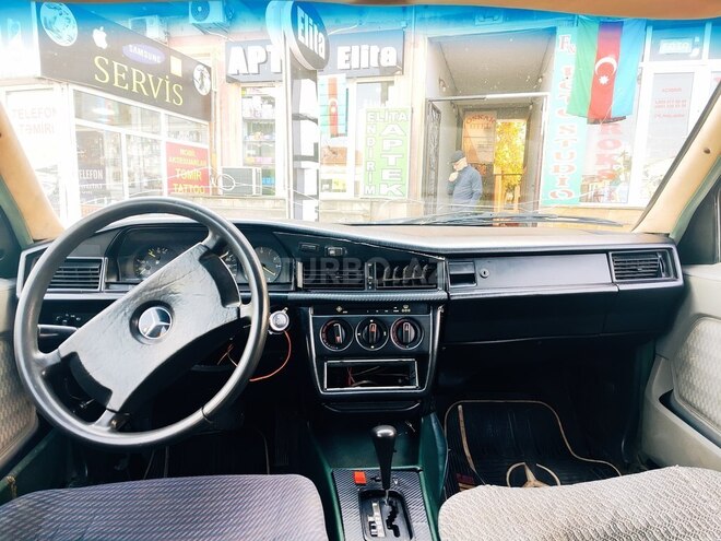 Mercedes 190 1984, 300,000 km - 2.0 л - Quba
