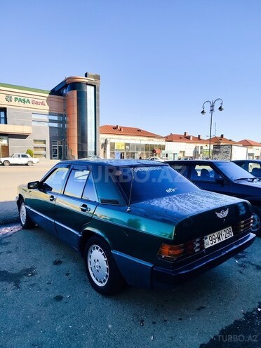 Mercedes 190 1984, 300,000 km - 2.0 л - Quba