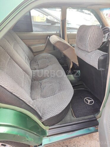 Mercedes 190 1984, 300,000 km - 2.0 л - Quba