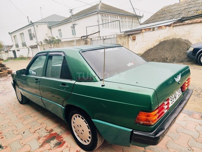 Mercedes 190 1984, 300,000 km - 2.0 л - Quba