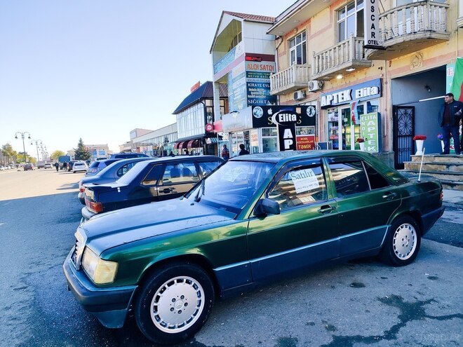 Mercedes 190 1984, 300,000 km - 2.0 л - Quba