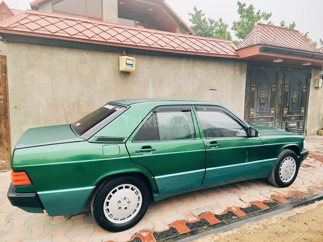 Mercedes 190 1984, 300,000 km - 2.0 л - Quba