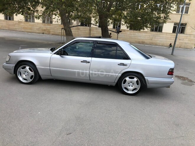 Mercedes E 220 1995, 356,874 km - 2.2 l - Bakı