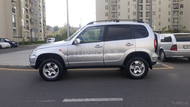 Chevrolet Niva 2009, 300,000 km - 1.7 l - Bakı