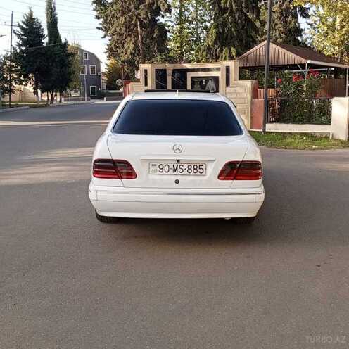 Mercedes E 220 1998, 251,369 km - 2.2 l - Qazax