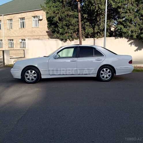 Mercedes E 220 1998, 251,369 km - 2.2 l - Qazax