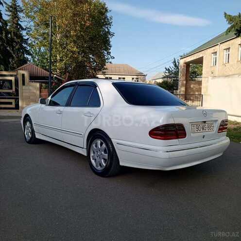 Mercedes E 220 1998, 251,369 km - 2.2 l - Qazax