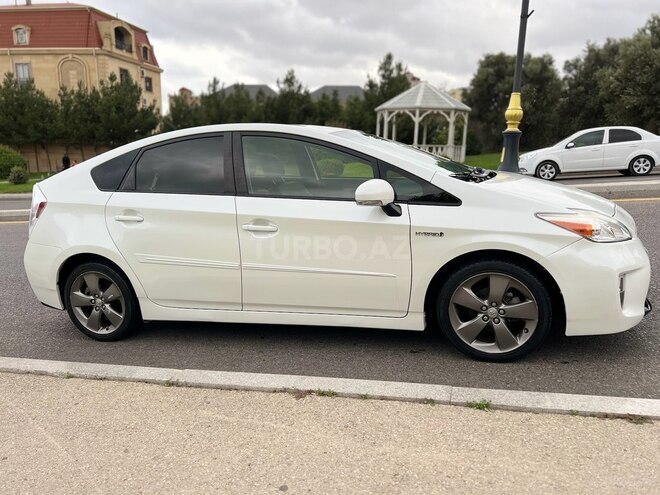 Toyota Prius 2015, 90,284 km - 1.8 l - Bakı
