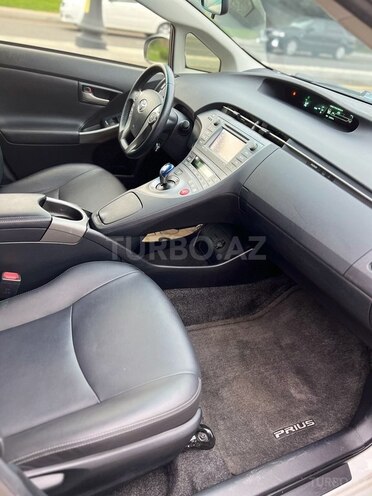 Toyota Prius 2015, 90,284 km - 1.8 l - Bakı