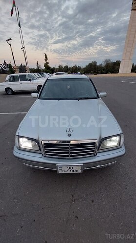 Mercedes C 200 2000, 286,500 km - 2.0 л - Beyləqan