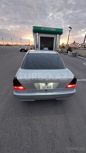 Mercedes C 200 2000, 286,500 km - 2.0 л - Beyləqan