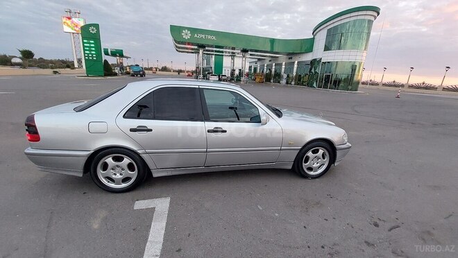 Mercedes C 200 2000, 286,500 km - 2.0 л - Beyləqan