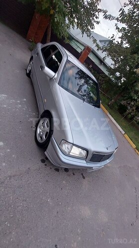 Mercedes C 200 2000, 286,500 km - 2.0 л - Beyləqan