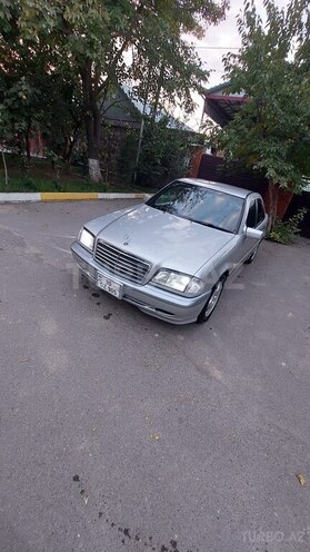 Mercedes C 200 2000, 286,500 km - 2.0 л - Beyləqan