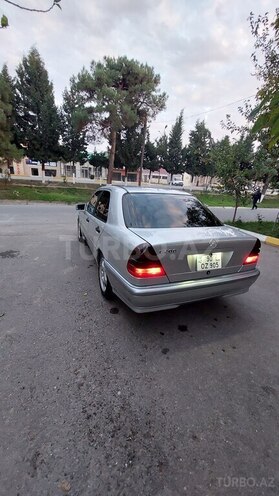 Mercedes C 200 2000, 286,500 km - 2.0 л - Beyləqan