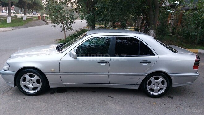 Mercedes C 200 2000, 286,500 km - 2.0 л - Beyləqan
