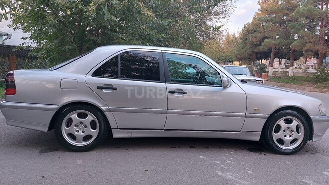 Mercedes C 200 2000, 286,500 km - 2.0 л - Beyləqan
