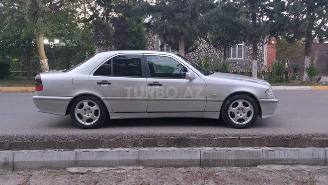 Mercedes C 200 2000, 286,500 km - 2.0 л - Beyləqan