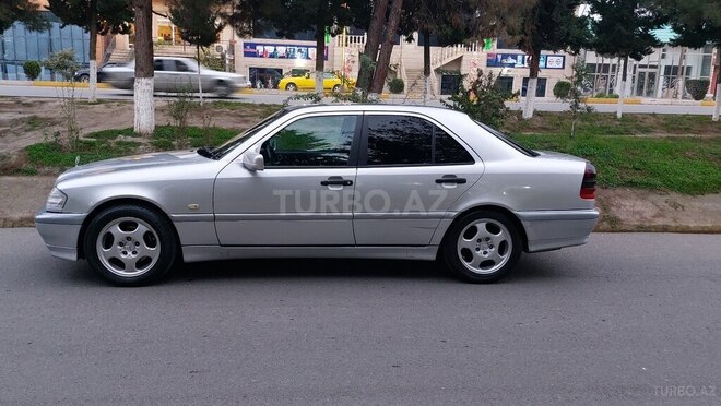 Mercedes C 200 2000, 286,500 km - 2.0 л - Beyləqan
