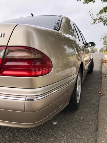 Mercedes E 220 2000, 302,555 km - 2.2 л - Ağstafa