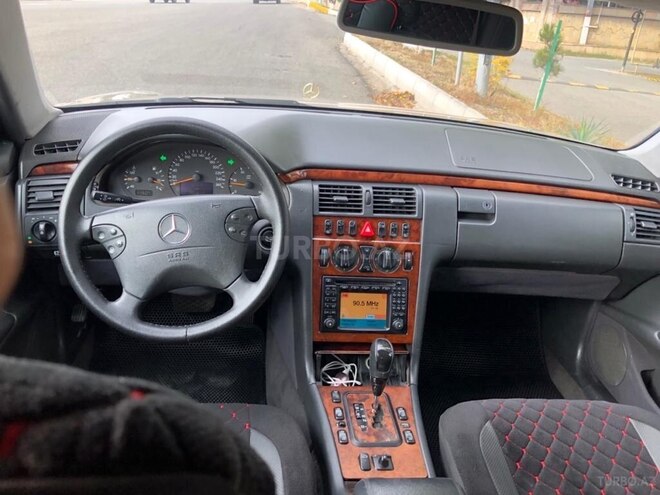 Mercedes E 220 2000, 302,555 km - 2.2 л - Ağstafa