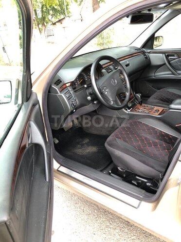 Mercedes E 220 2000, 302,555 km - 2.2 л - Ağstafa