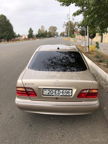 Mercedes E 220 2000, 302,555 km - 2.2 л - Ağstafa