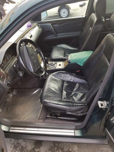 Mercedes E 200 1996, 363,000 km - 2.0 л - Zaqatala