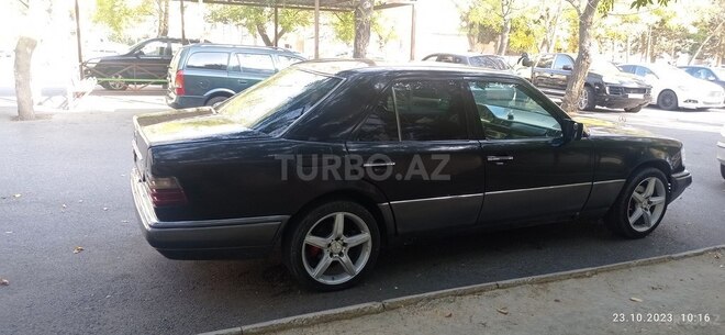 Mercedes E 220 1994, 482,500 km - 2.2 l - Bakı