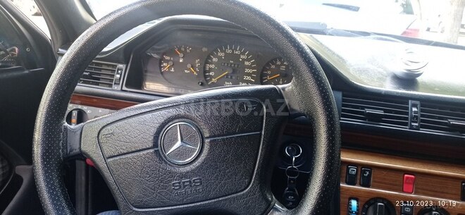 Mercedes E 220 1994, 482,500 km - 2.2 l - Bakı