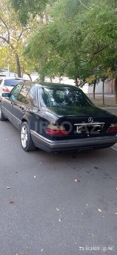Mercedes E 220 1994, 482,500 km - 2.2 l - Bakı