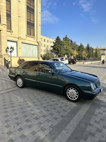Mercedes E 270 2000, 310,500 km - 2.7 л - Sumqayıt