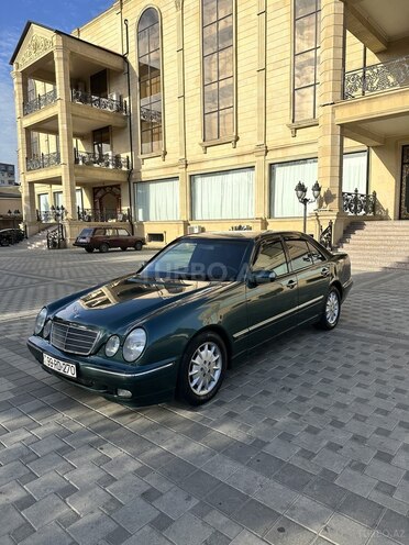 Mercedes E 270 2000, 310,500 km - 2.7 л - Sumqayıt