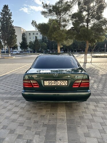 Mercedes E 270 2000, 310,500 km - 2.7 л - Sumqayıt