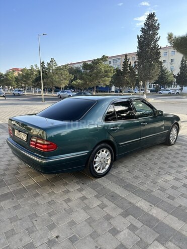 Mercedes E 270 2000, 310,500 km - 2.7 л - Sumqayıt